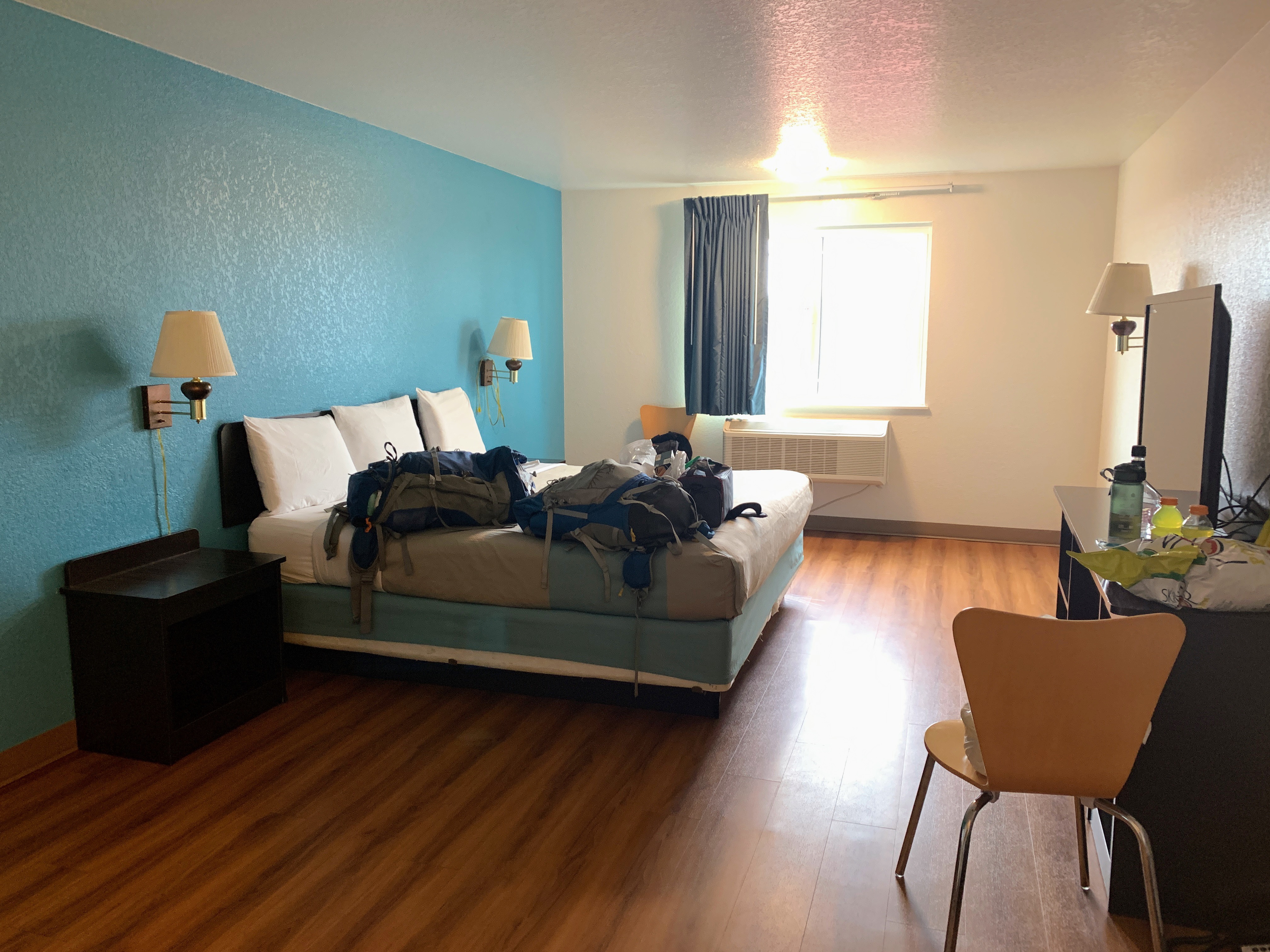 有张桌子就好了